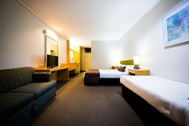Room 7 of 32