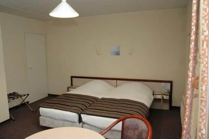 Room 11 of 43