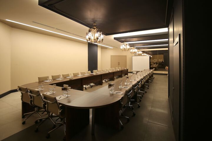 Room 10 of 13