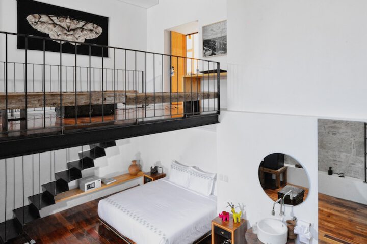 Room 3 of 163