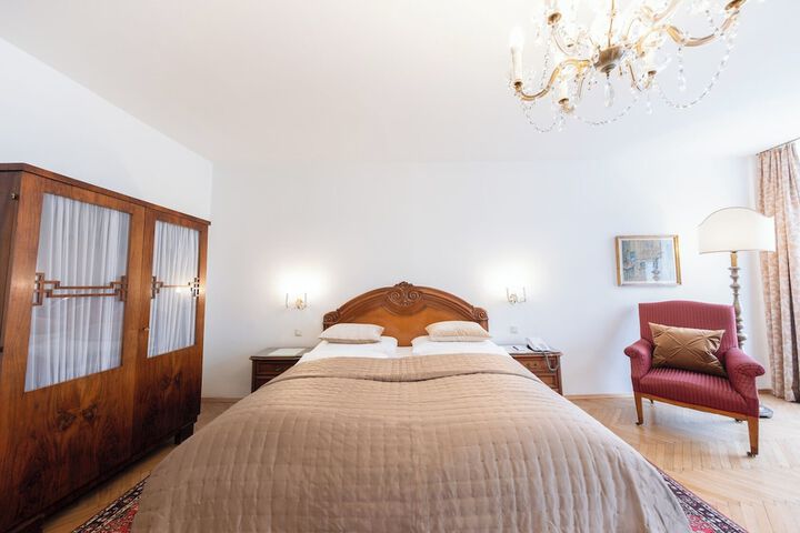 Room 25 of 62