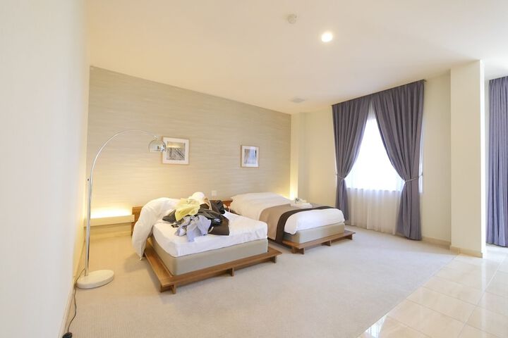 Room 7 of 27