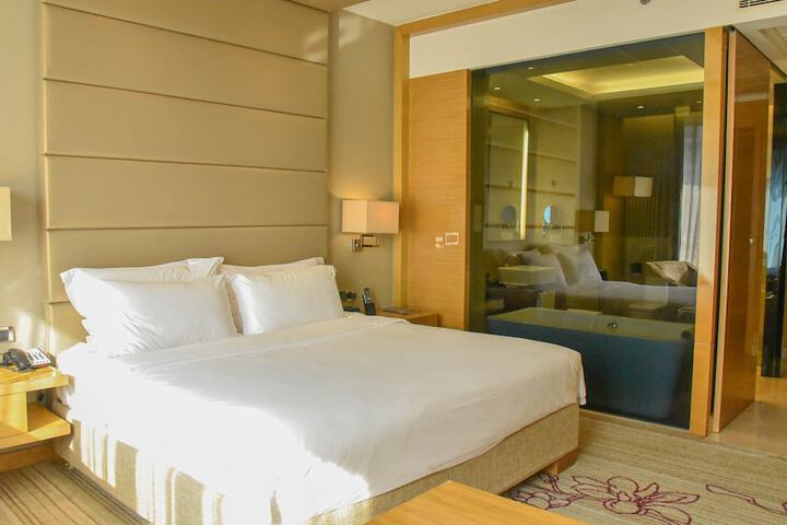 Room 16 of 110