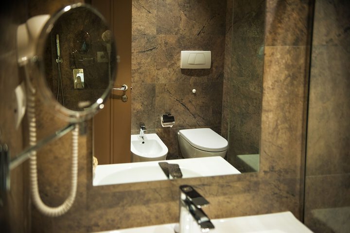 Room 42 of 60