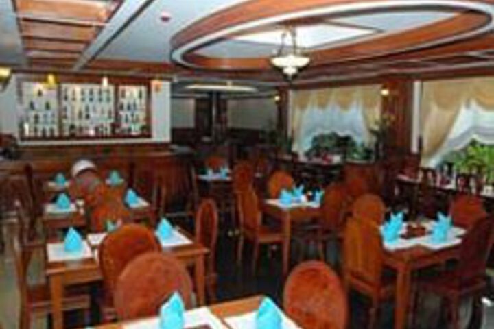 Dining 24 of 25