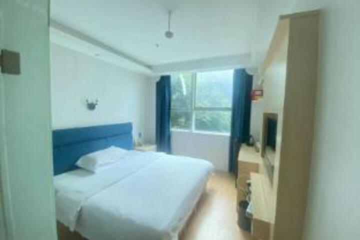 Room 7 of 9