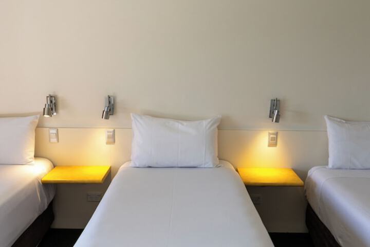 Room 16 of 38