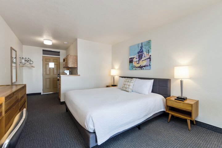 Room 34 of 104