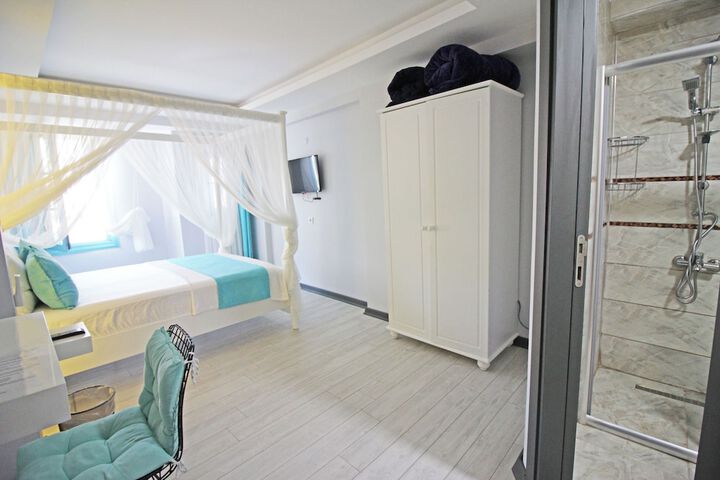 Room 8 of 54
