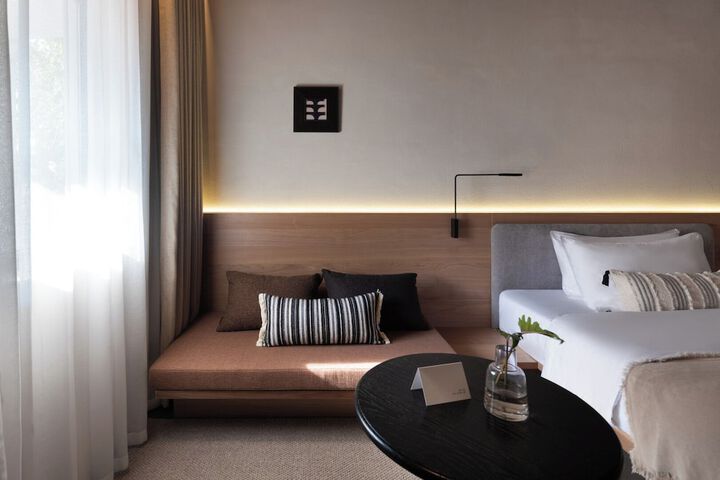Room 33 of 100