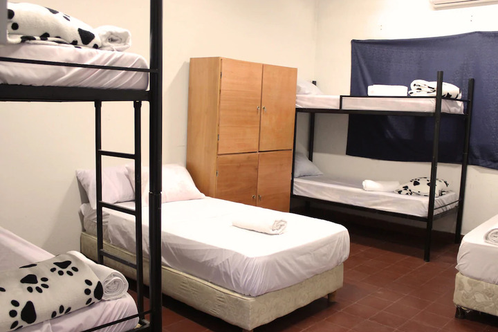 Room 2 of 10