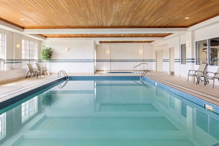 Hotel with Pool