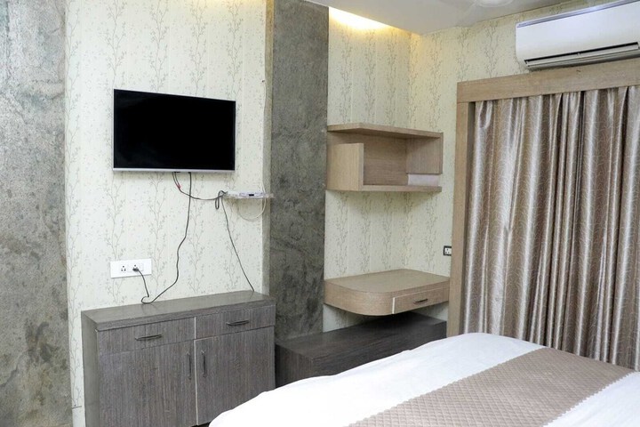 Room 13 of 20