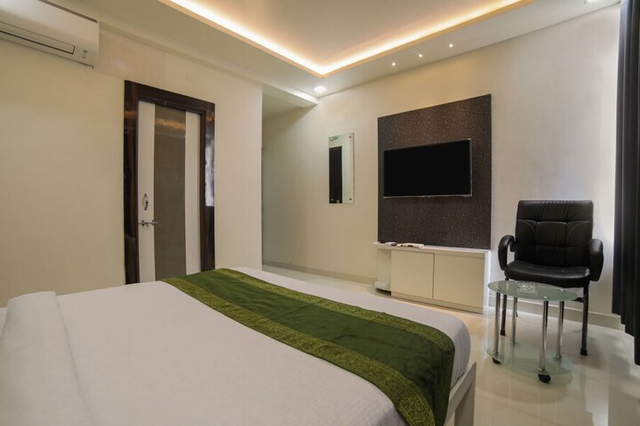 Room 15 of 24