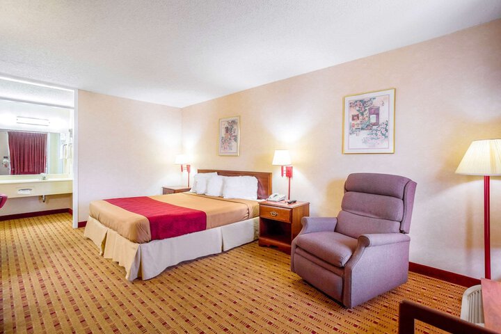 1 King Bed (11 of 11)