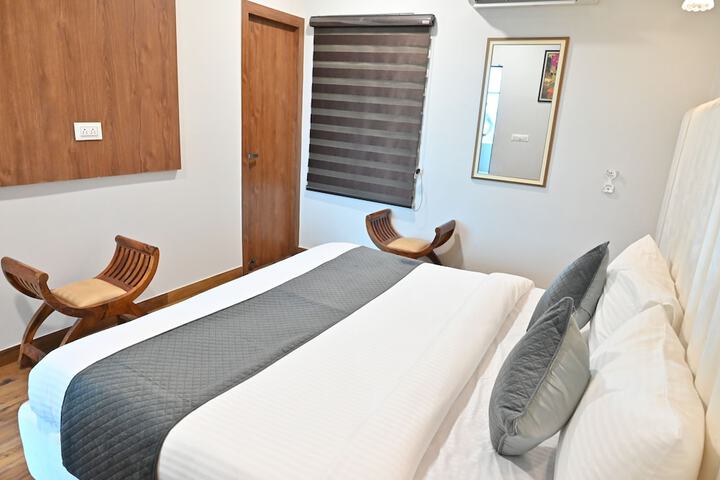 Room 4 of 14
