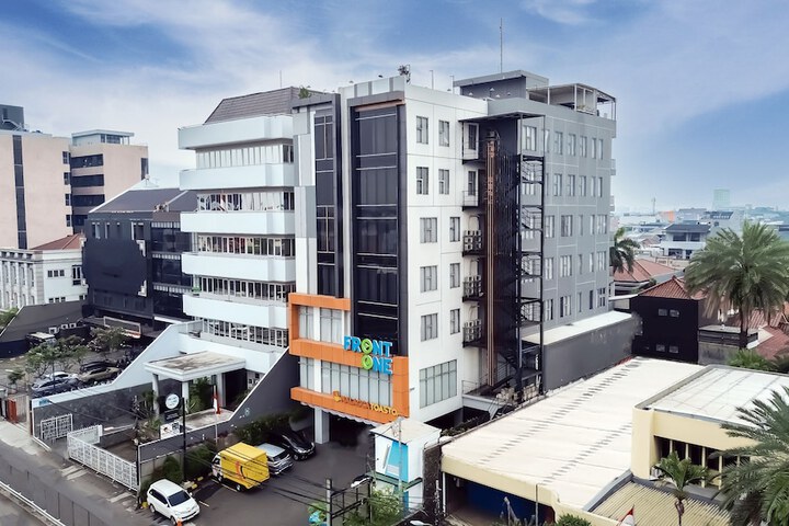 Front One Boutique Hotel Taman Anggrek
