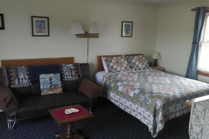 Room 11 of 32