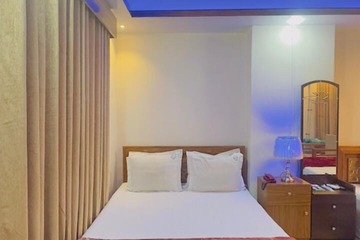 Room 2 of 16