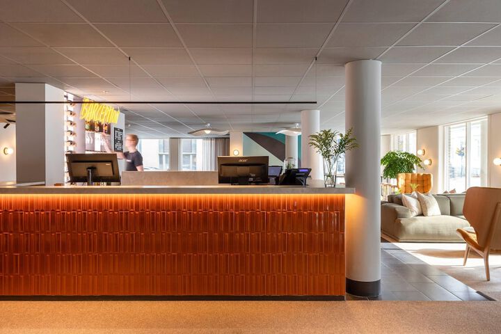 Entrance & Lobby