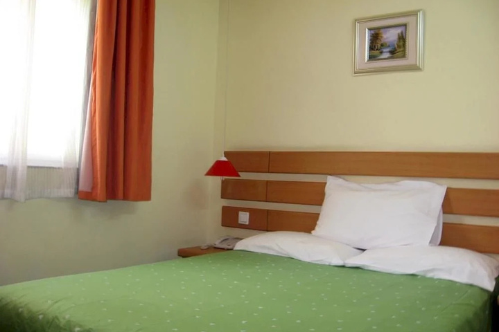 Room 5 of 17