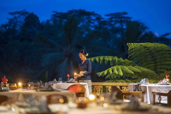 Dining 36 of 55