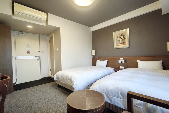 Room 22 of 37