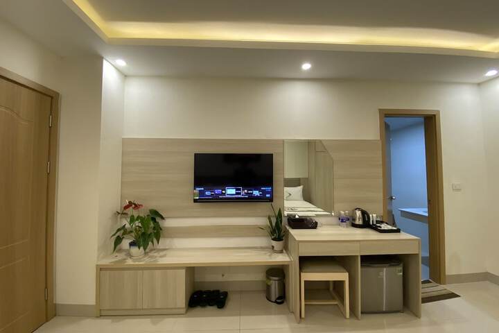 Room 6 of 24