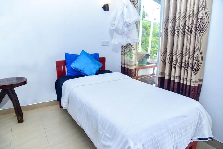Room 10 of 41