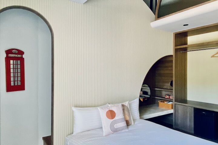 Room 4 of 75