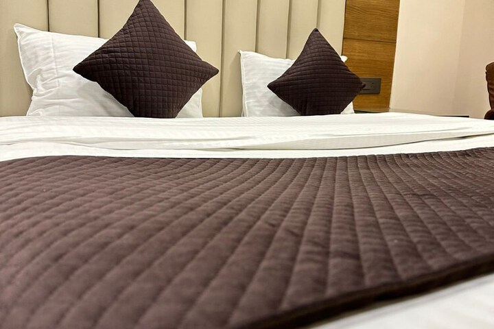 Room 2 of 5