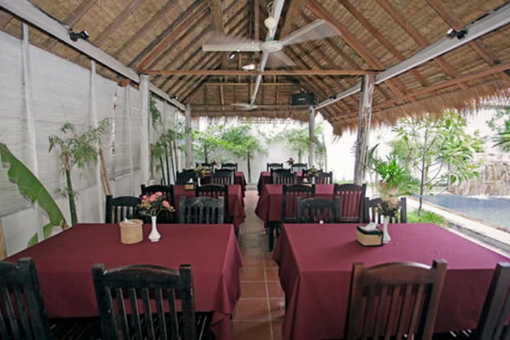 Dining 36 of 45