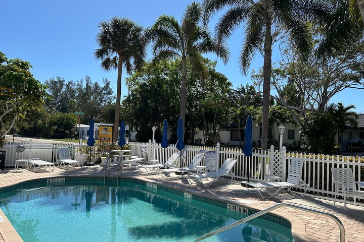 Pool 108 of 141