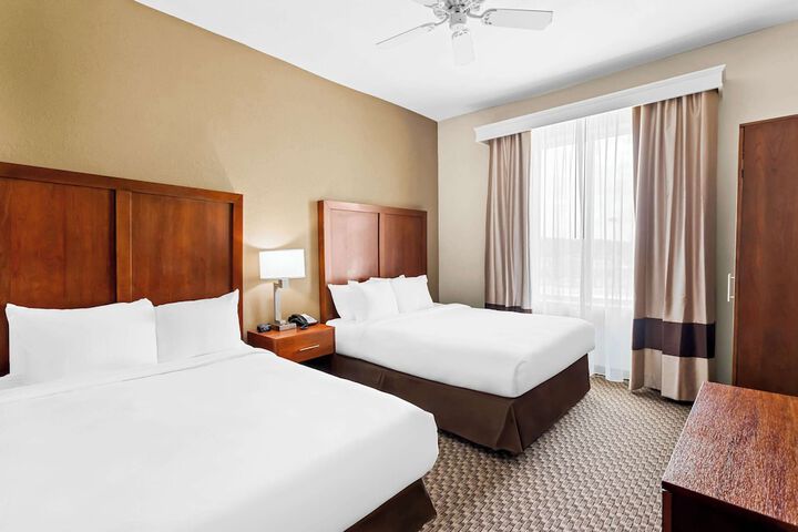 2 Queen Beds (19 of 19)