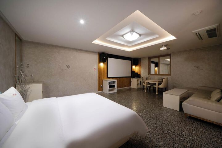 Room 54 of 74