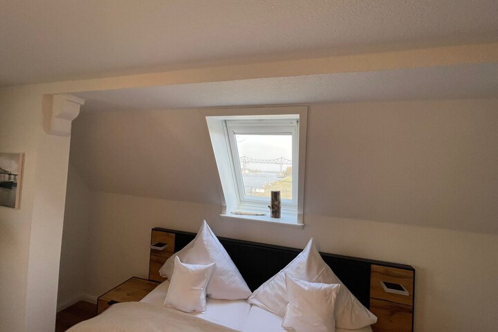 Room 13 of 114
