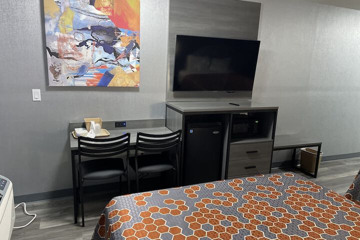 Basic 2 Queen Beds (1 of 25)
