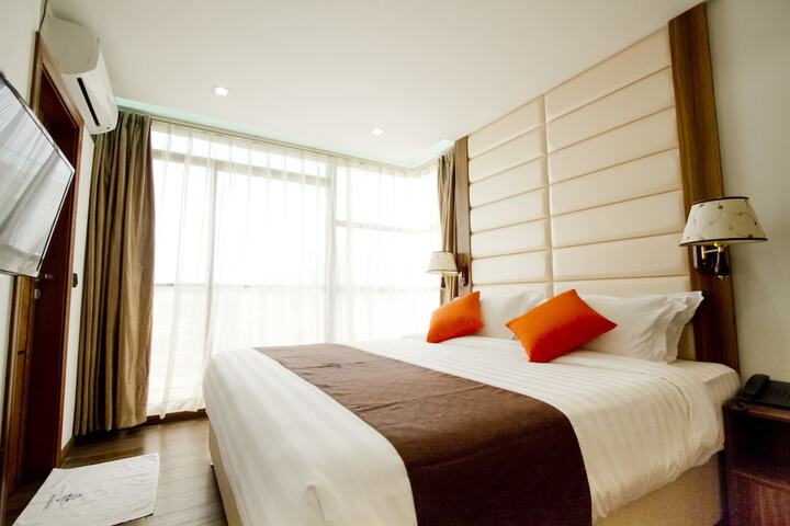 Room 3 of 74