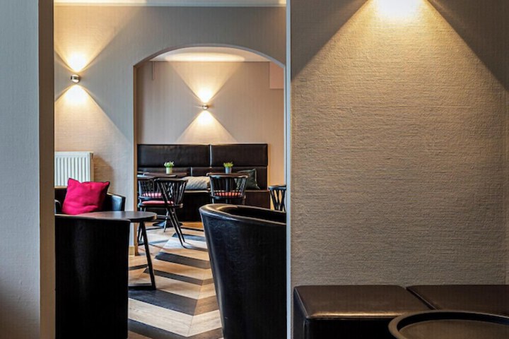 Entrance & Lobby