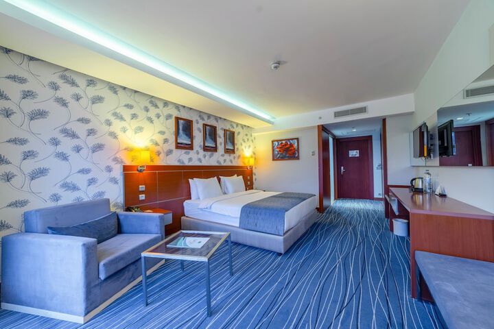 Room 18 of 128