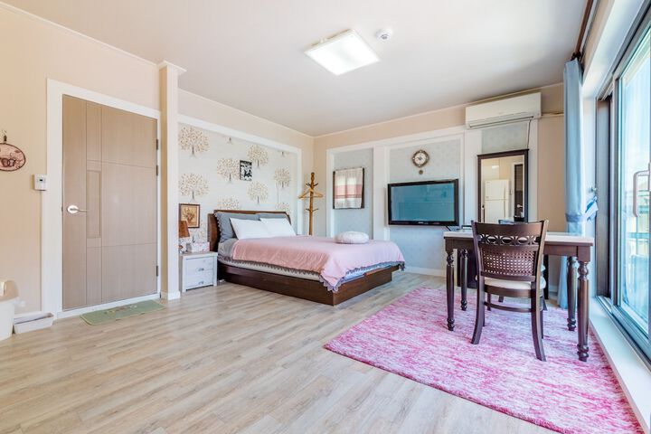 Room 2 of 79