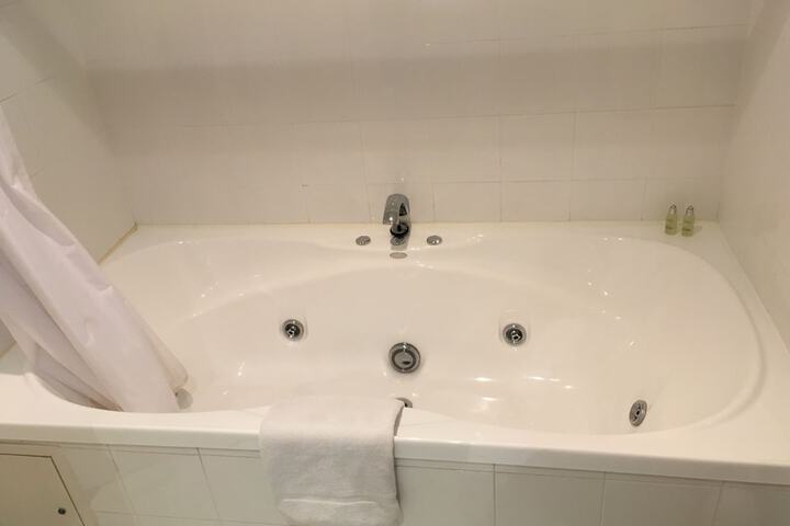 Hot Tub 55 of 66