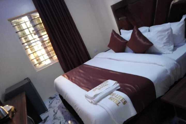 Room 2 of 7
