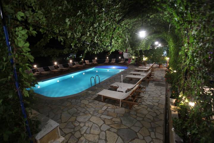 Pool 65 of 109