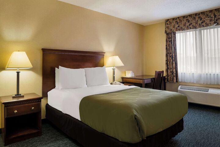 1 Double Bed Accessible (7 of 10)