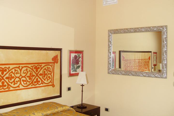 Room 28 of 100