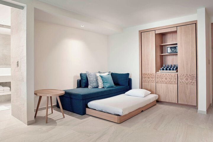 Room 32 of 162