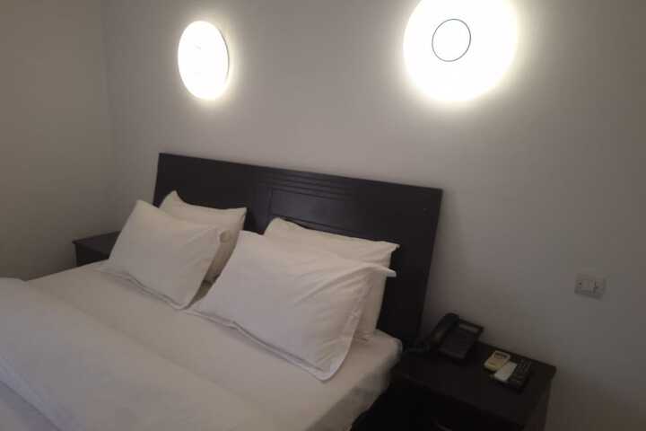 Room 10 of 29