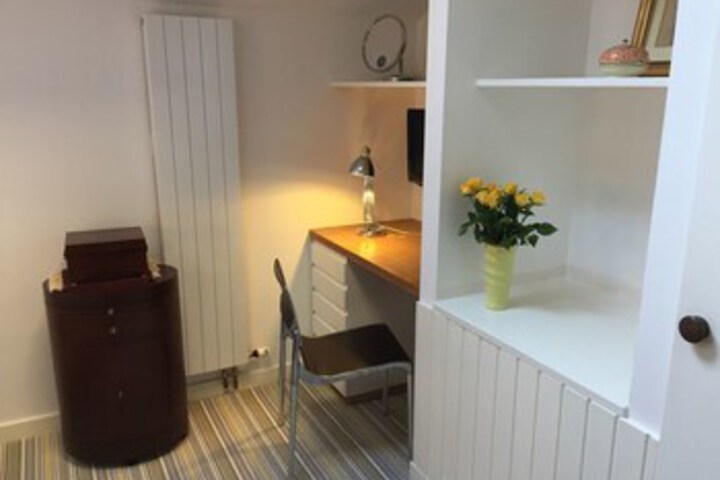 Room 17 of 28