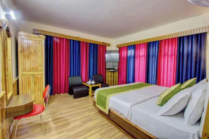 Room 8 of 18
